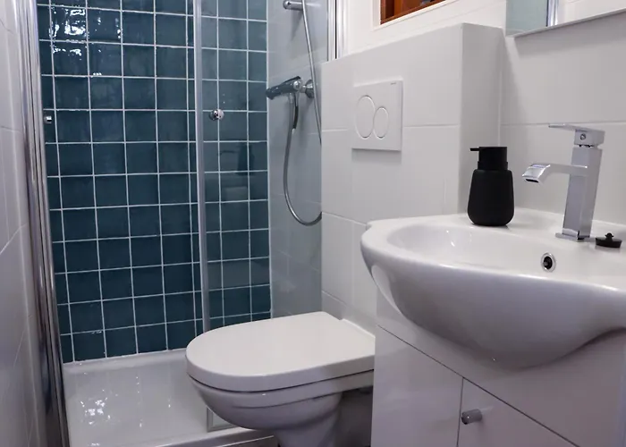 Tranquil Forest By A Pond In Veluwe, Sleeps 4 * Doornspijk