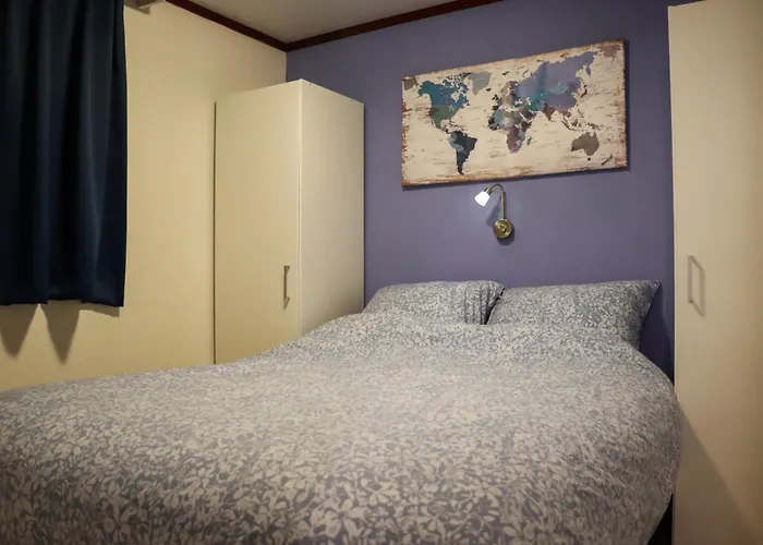 Tranquil Forest By A Pond In Veluwe, Sleeps 4 Chalet Doornspijk