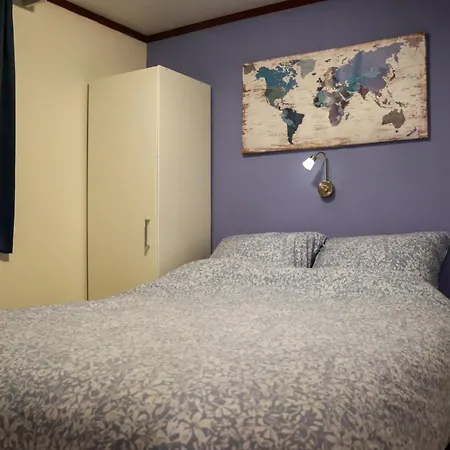 Tranquil Forest By A Pond In Veluwe, Sleeps 4 Chalet Doornspijk