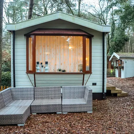 Chalet Tranquil Forest By A Pond In Veluwe, Sleeps 4