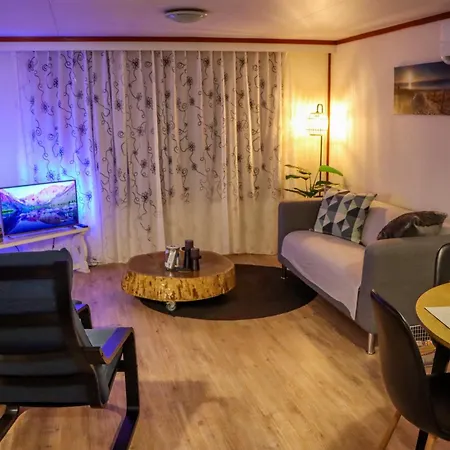 Tranquil Forest By A Pond In Veluwe, Sleeps 4 Chalet *